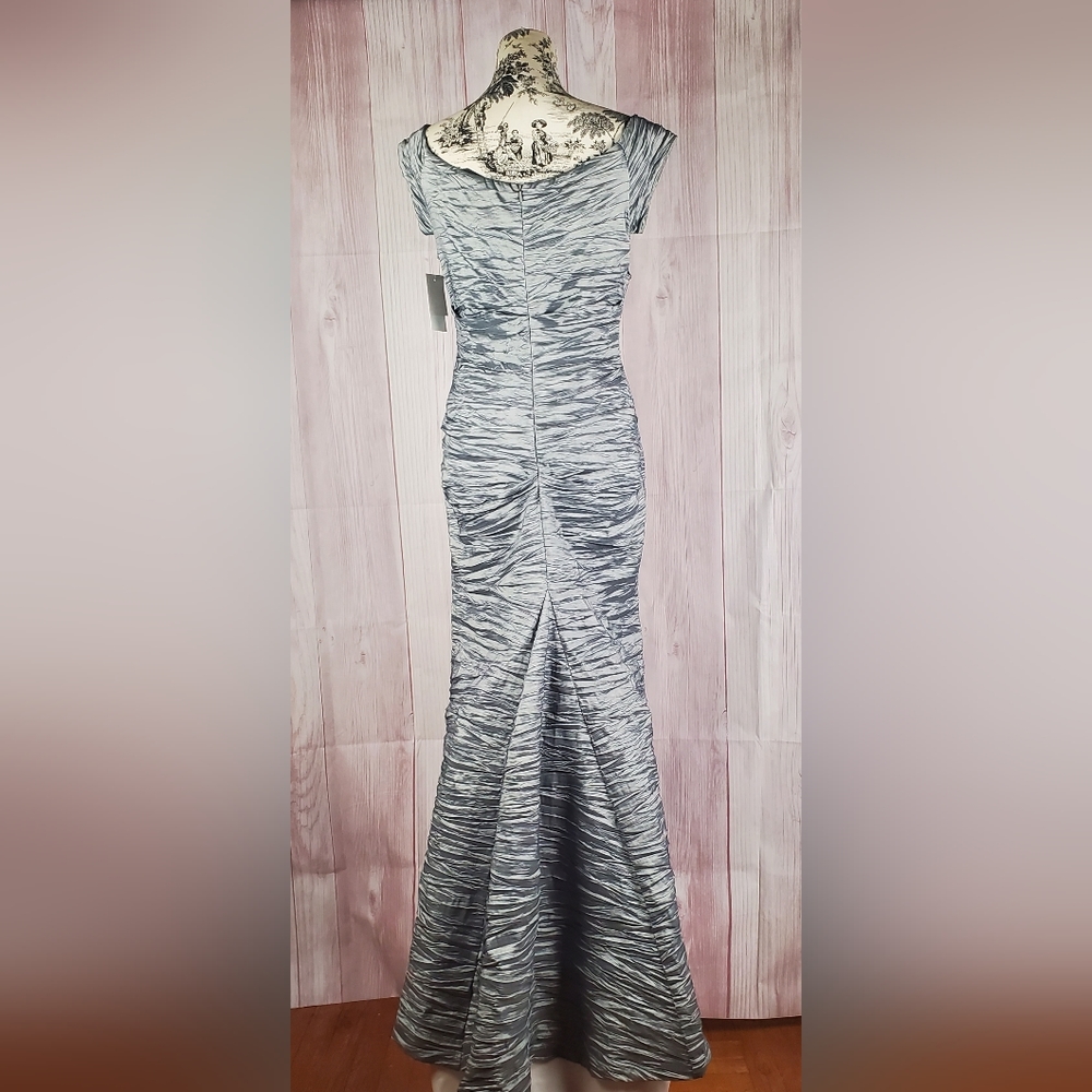 Alex Evening Gown, size 8, NWT